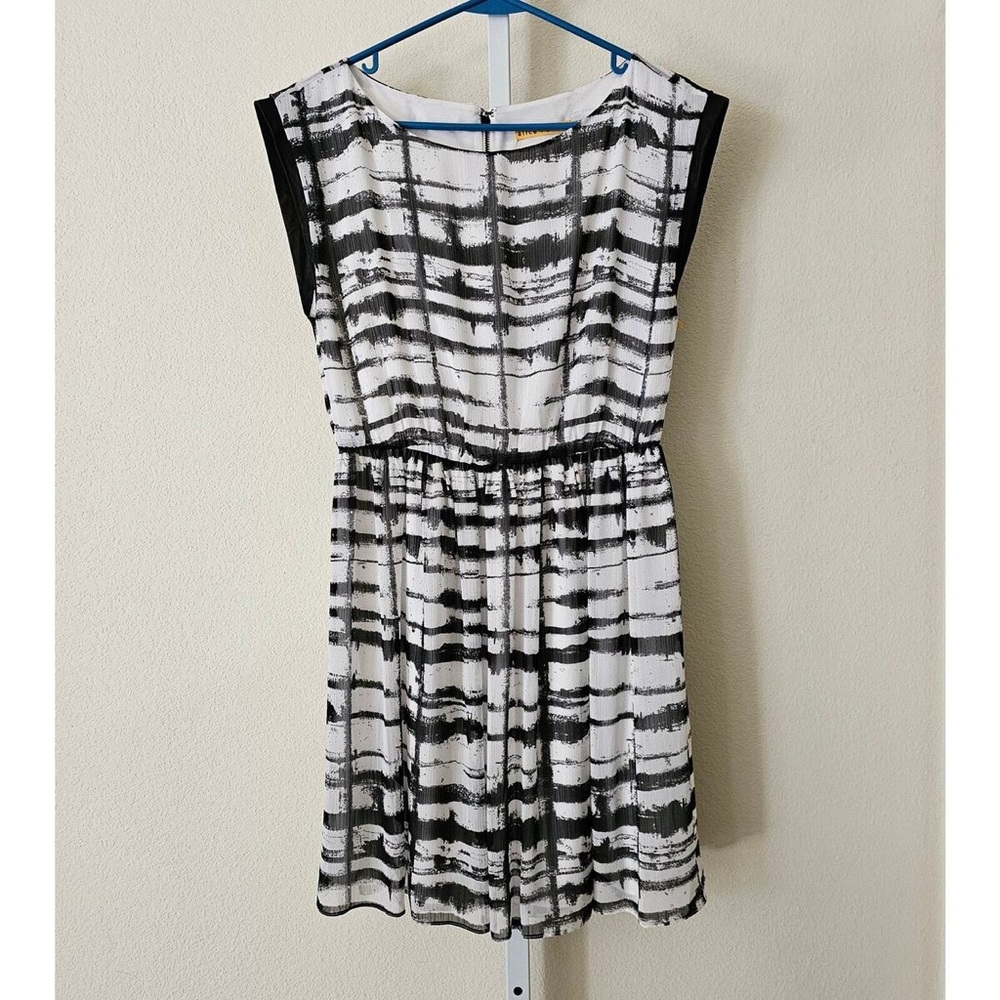 Alice + Olivia Short Sleeve Striped Dress